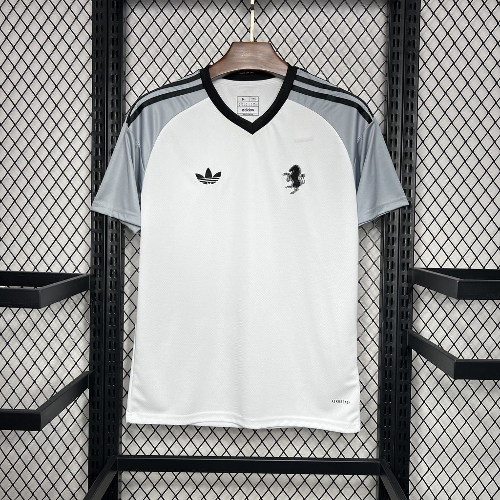 Juventus  Pre-match training Jersey 2024-25