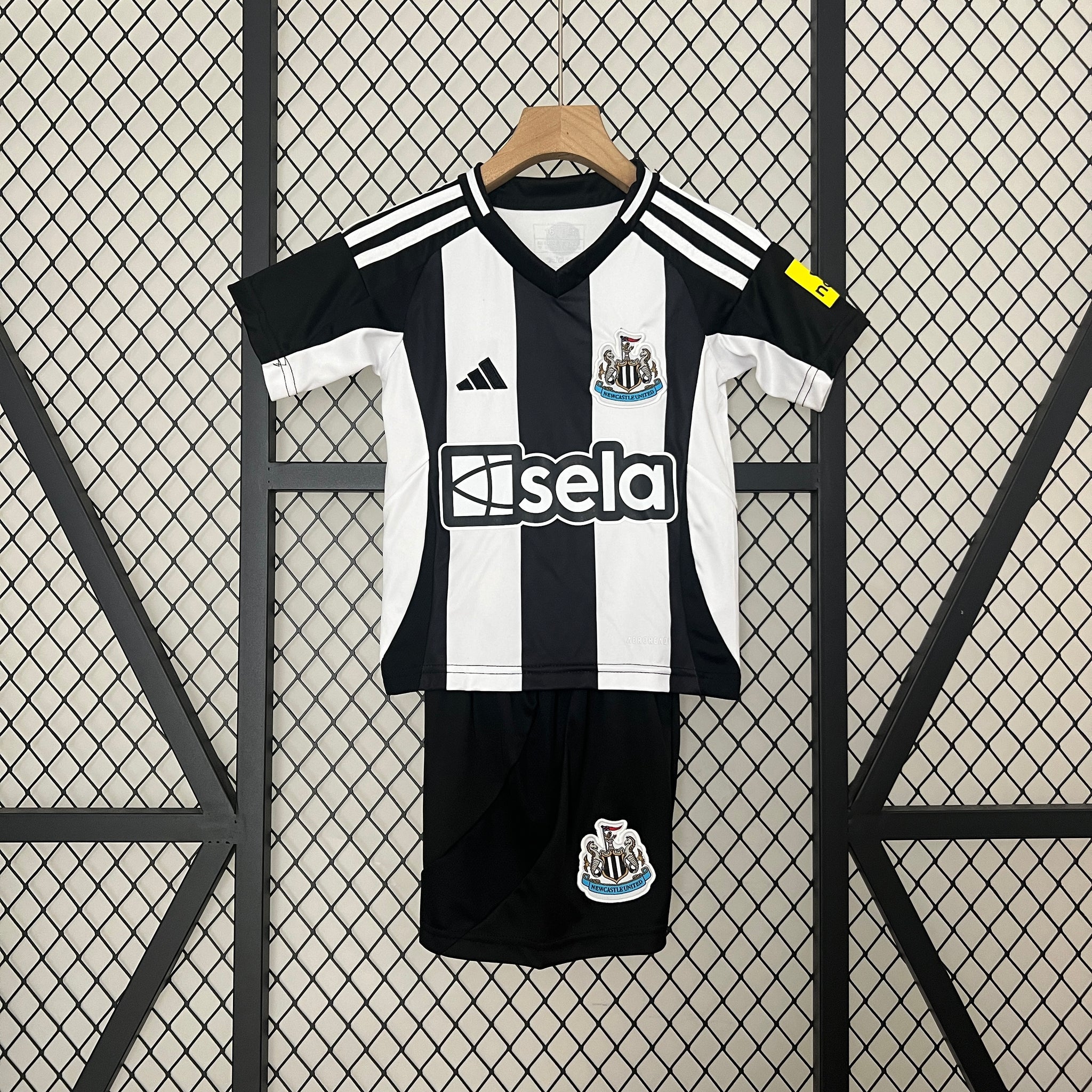 Newcastle United 2024-25 Home Football Jersey - Kids