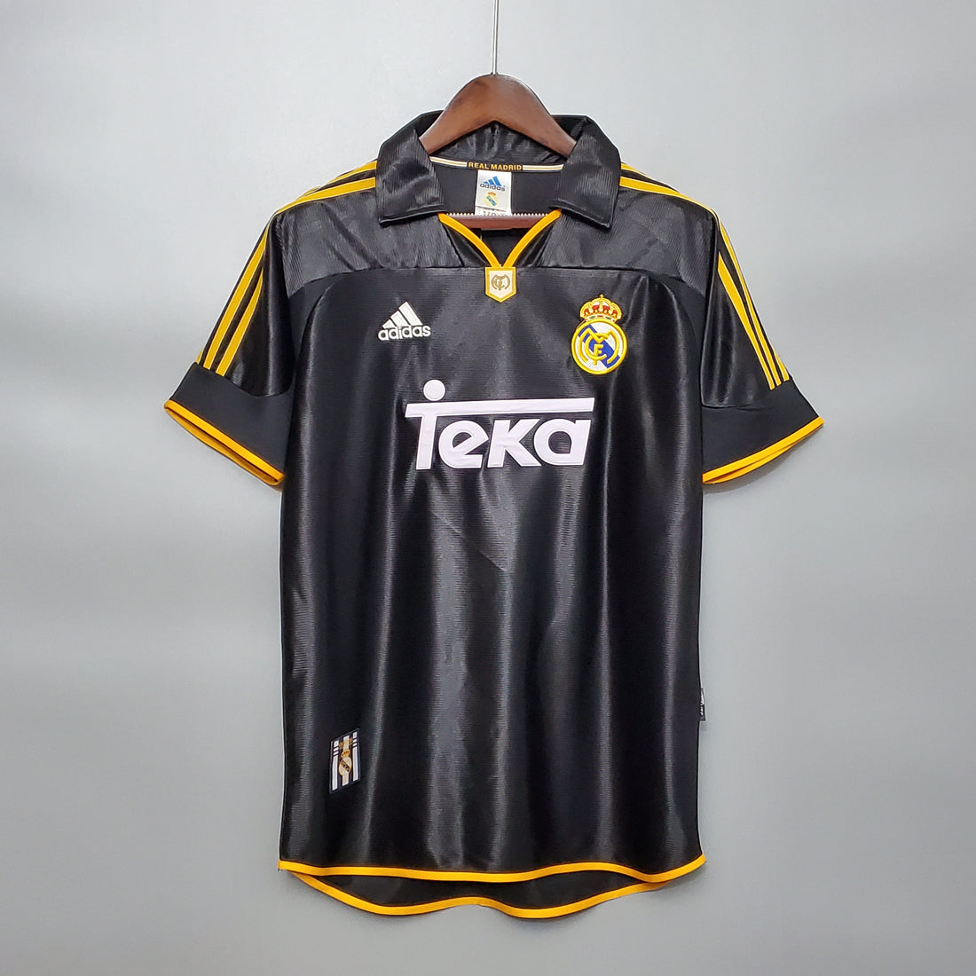 Real Madrid 1999/2000 away kit