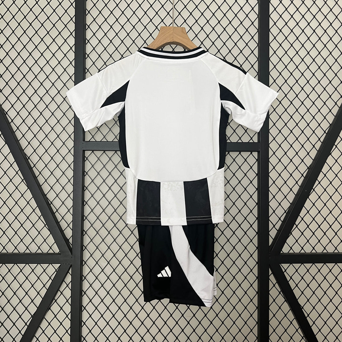 Juventus 2024-25 Home Football Jersey - Kids